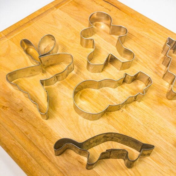 Set of Misc. Stainless Steel Cookie Cutters + Ateco #7804 Graduated Hearts - Picture 5 of 11